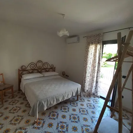 Alojamento de Acomodação e Pequeno-almoço Orchidea Praia a Mare